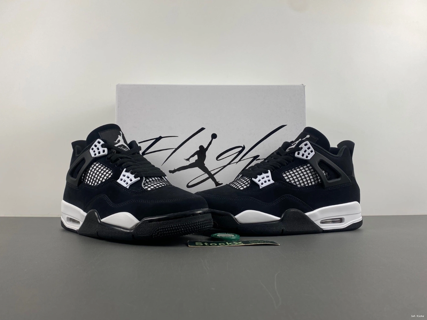 FQ8138-001 RETRO 4 THUNDER 'WHITE AIR JORDAN 0327